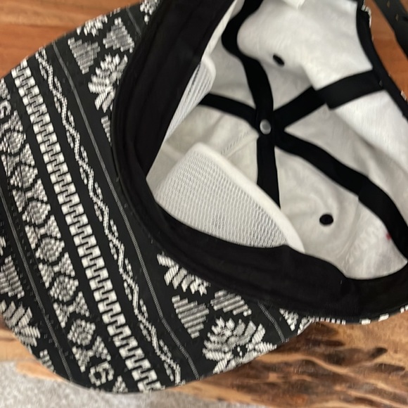 Vans Tribal Snap Back Hat - Picture 2 of 3